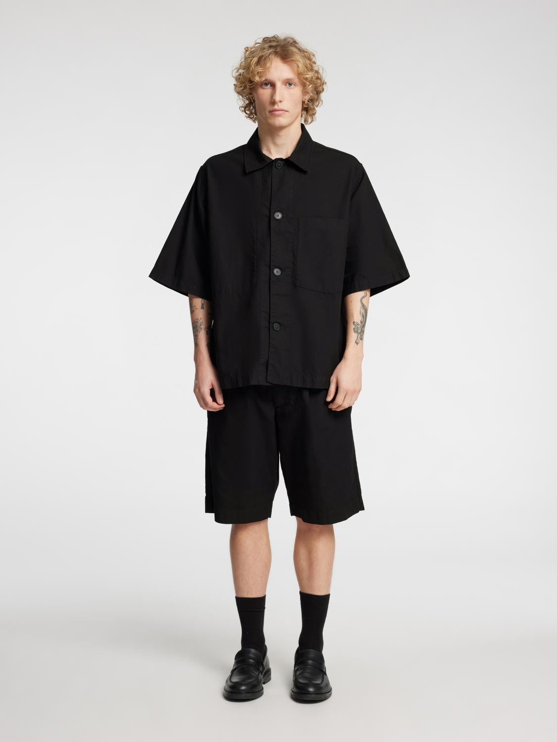 model_shot-front_full